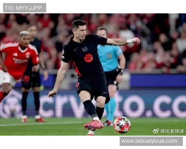 英超激战：里昂逆转巴萨上演惊天帽子戏法全场沸腾