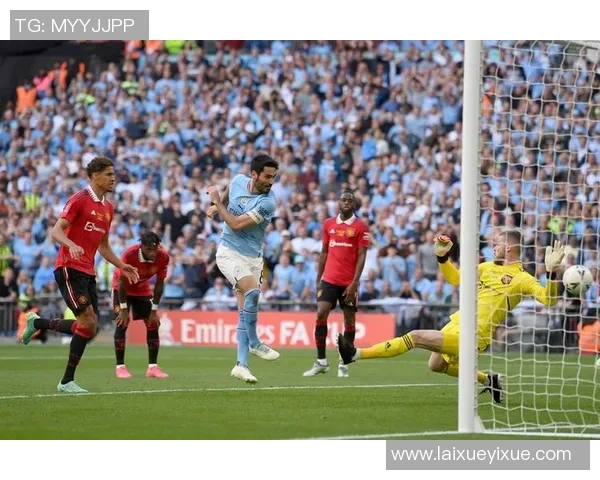 欧冠精彩对决曼联主场大胜那不勒斯帽子戏法引爆全场激情